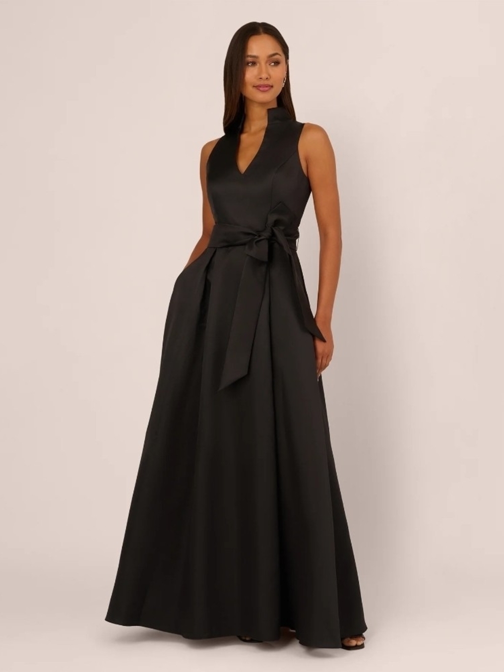 Adrianna Papell Queen Anne Black Sleeveless V-Neck Maxi Gown Size 4